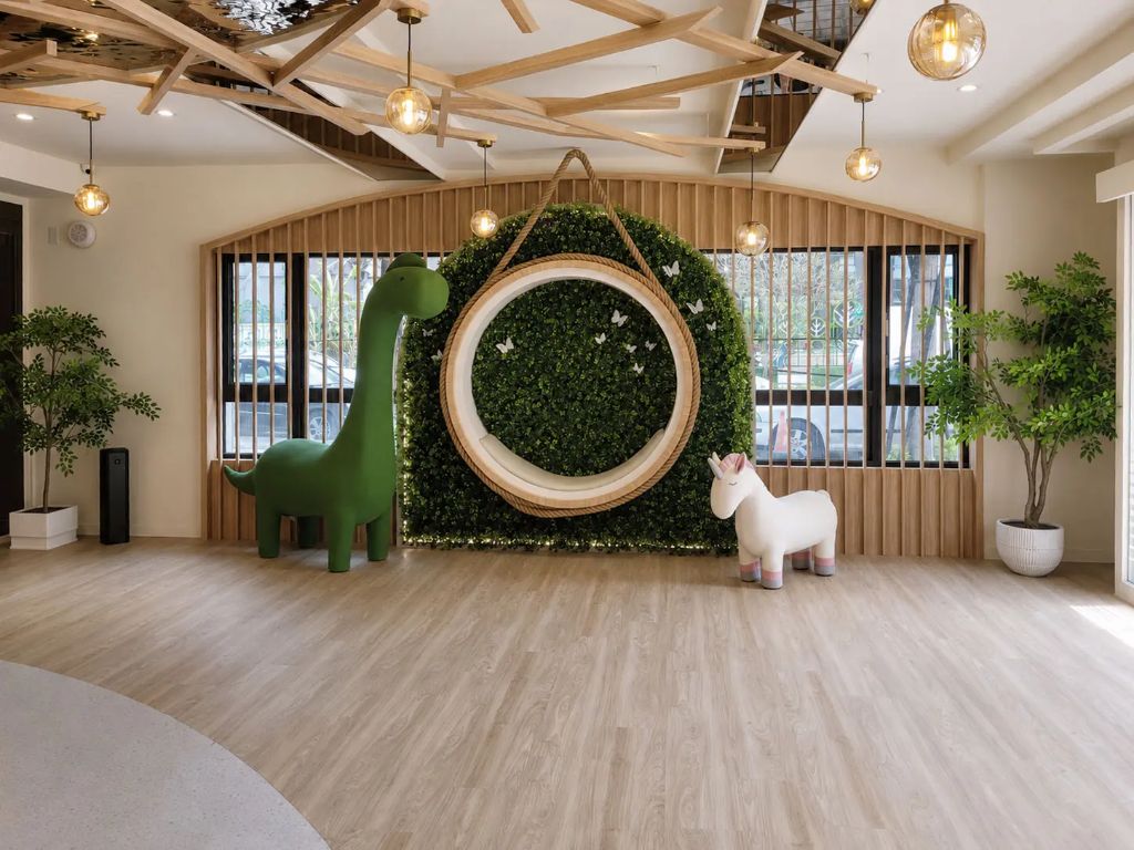 植生牆端景 — 綠龍與獨角獸裝置藝術